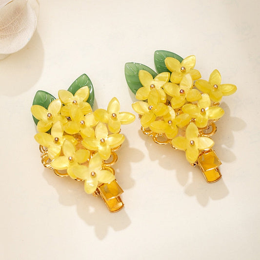 Hair clips with yellow flowers