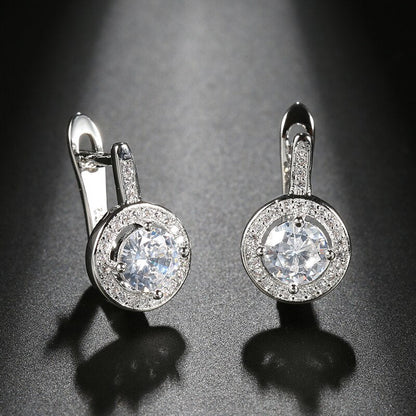 Round earrings with zirconia