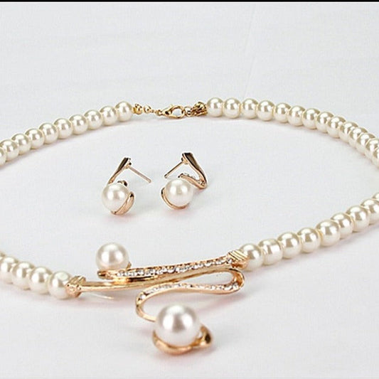 Jewelry set with imitation pearls