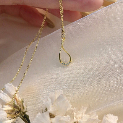 Minimalist teardrop necklace