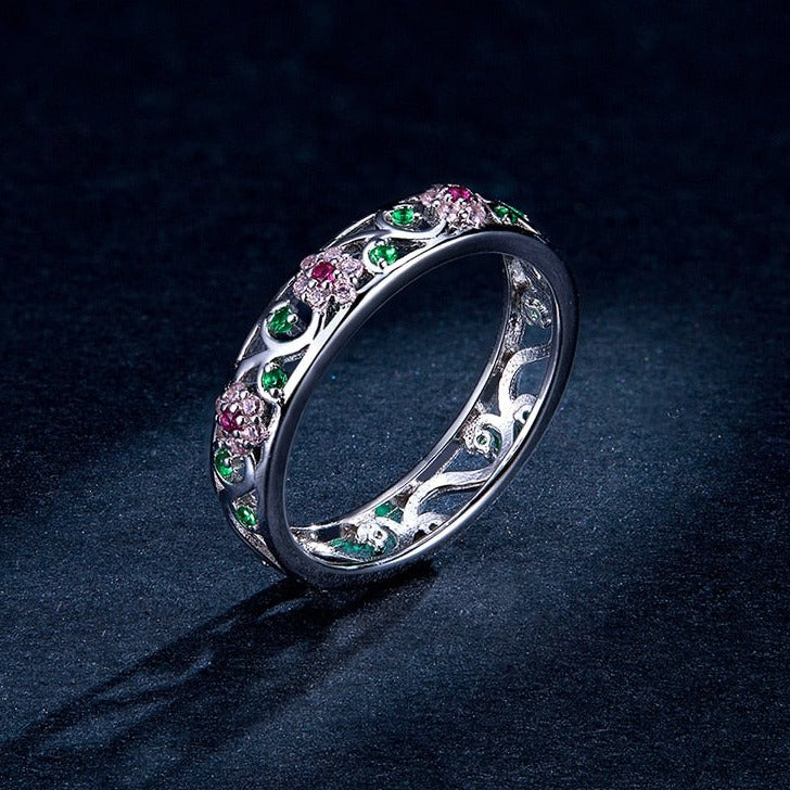 Openwork ring with flowers