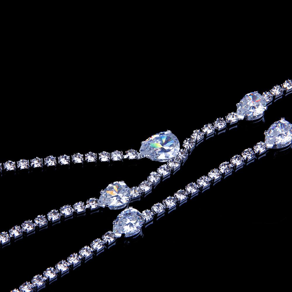 Necklace with zircons