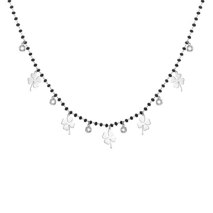 Necklace with a four-leaf clover motif