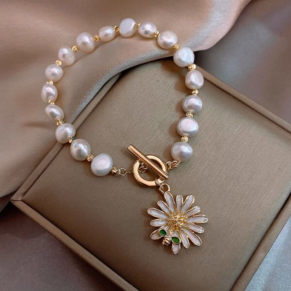 Bracelet imitating pearls - daisy