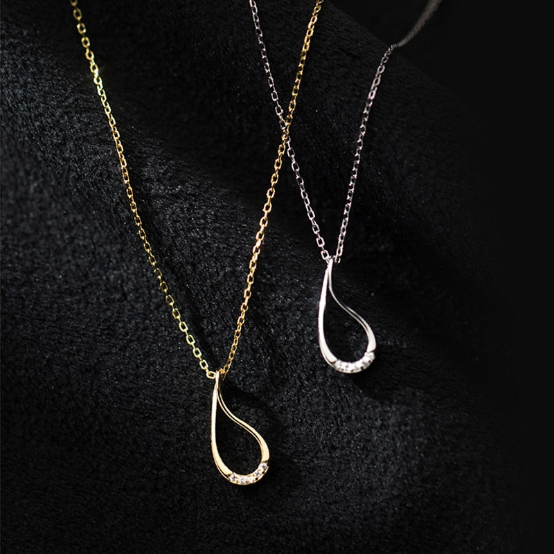 Minimalist teardrop necklace