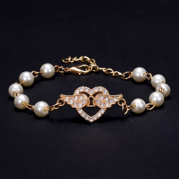 Bracelet imitating pearls