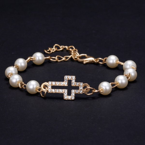 Bracelet imitating pearls