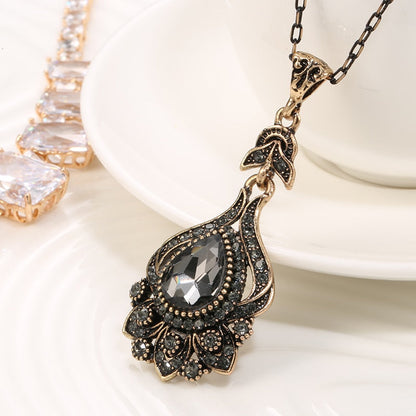 Vintage style necklace