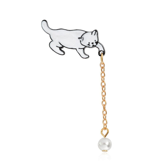 Pin with a chain - kitten with a pearl