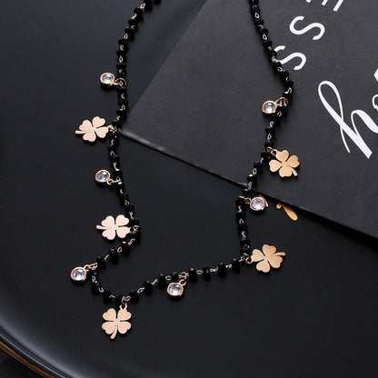 Necklace with a four-leaf clover motif