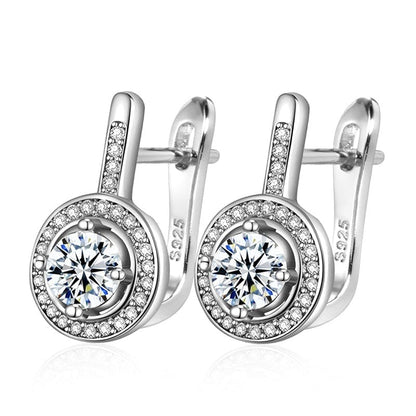 Round earrings with zirconia