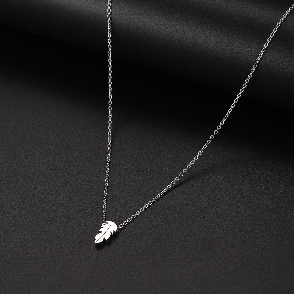 Feather-shaped pendant necklace