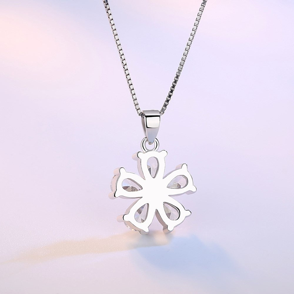 Necklace with a flower-shaped pendant