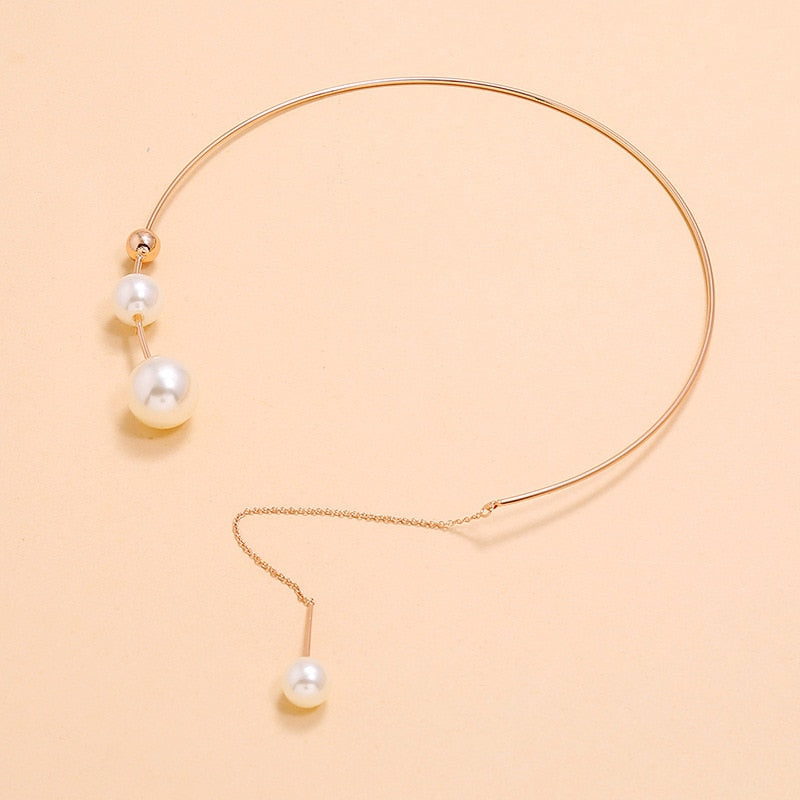 Open necklace with pearls