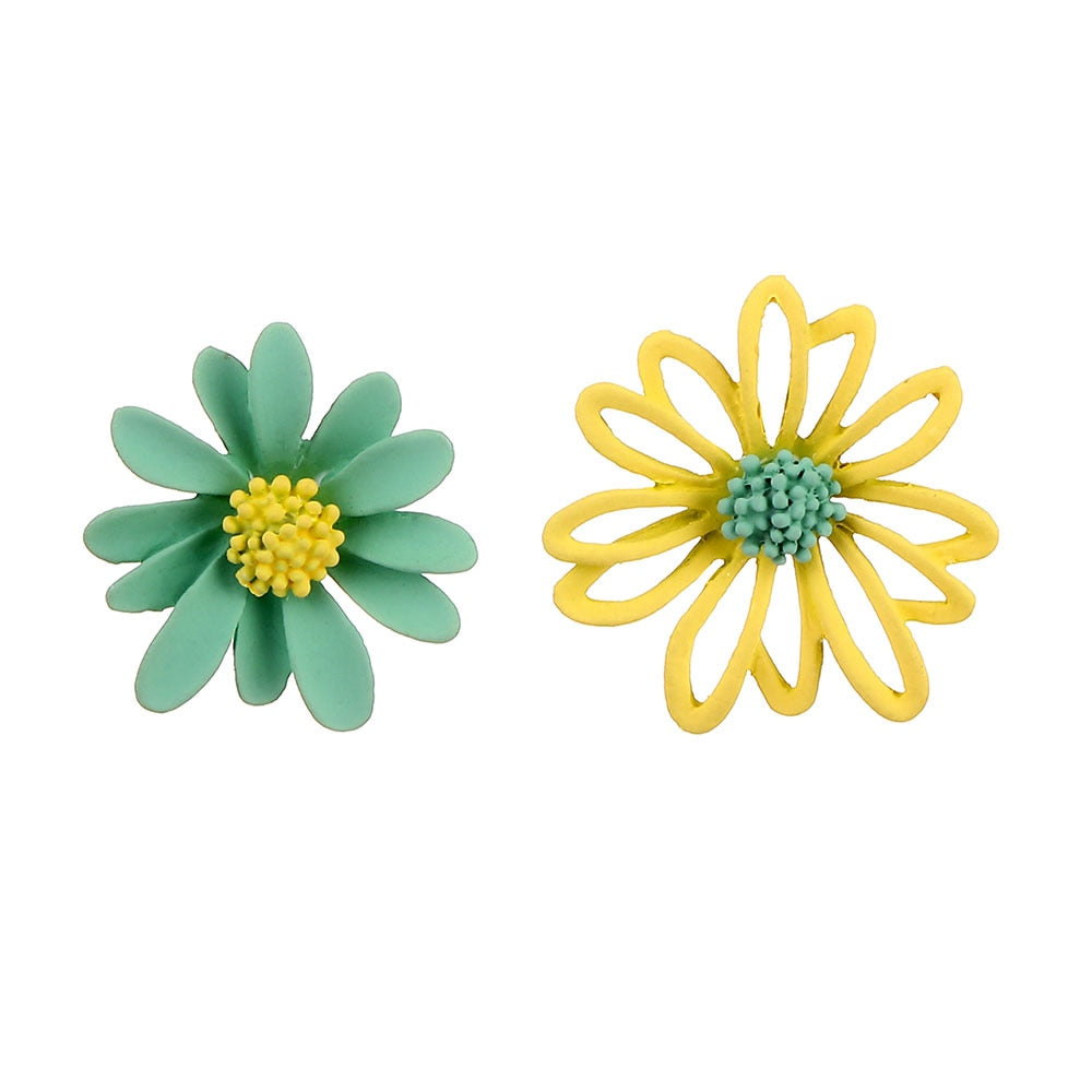 Asymmetrical earrings - flowers