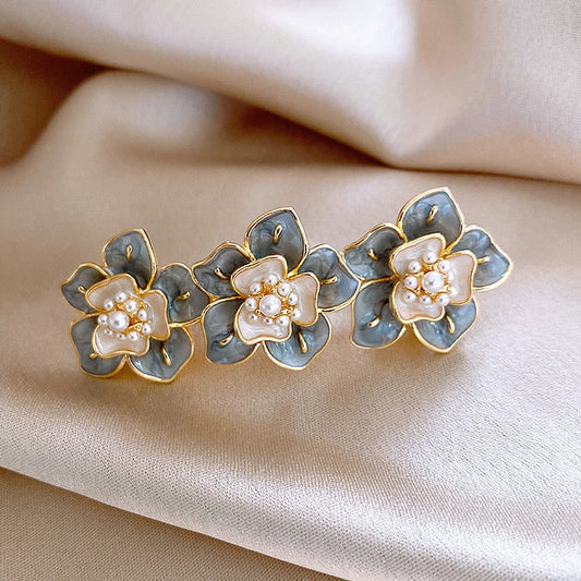 Hair clip with flowers