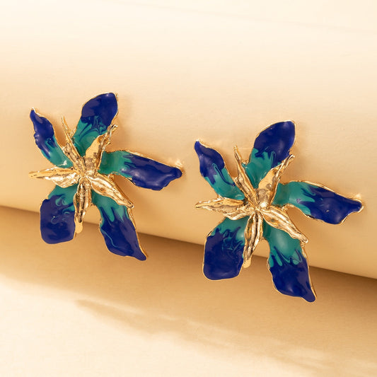 Earrings with a floral motif