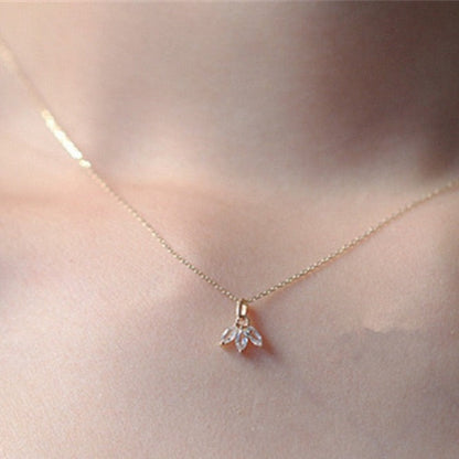 Minimalistic necklace with a pendant