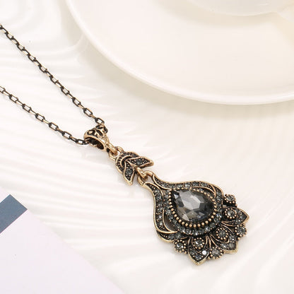 Vintage style necklace