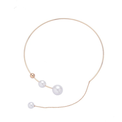 Open necklace with pearls