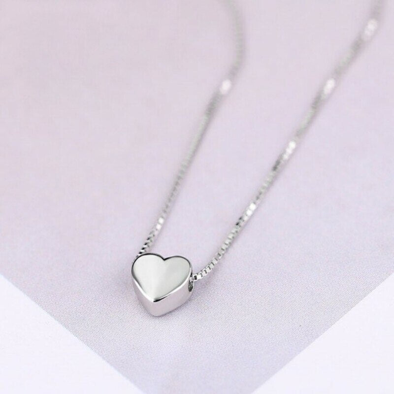 Necklace with a heart motif