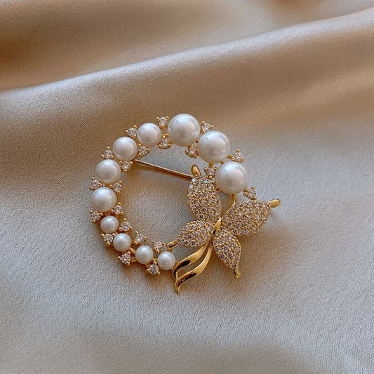 Brooch - butterfly with pearls