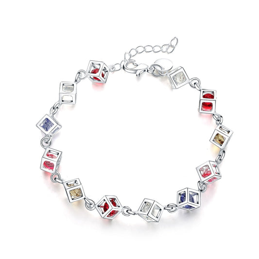 Silver bracelet with a geometric motif