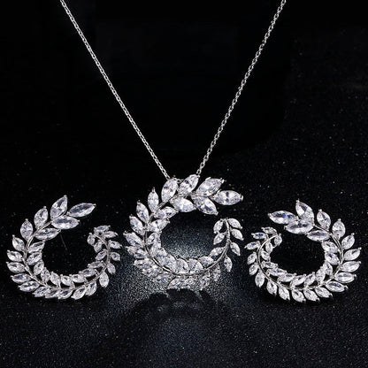 Jewelry set with a leaf motif