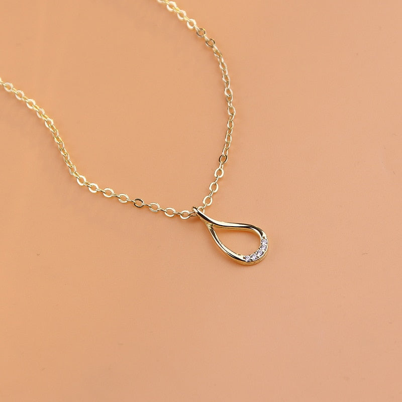 Minimalist teardrop necklace