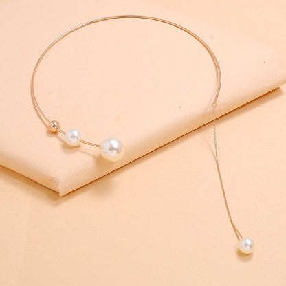 Open necklace with pearls