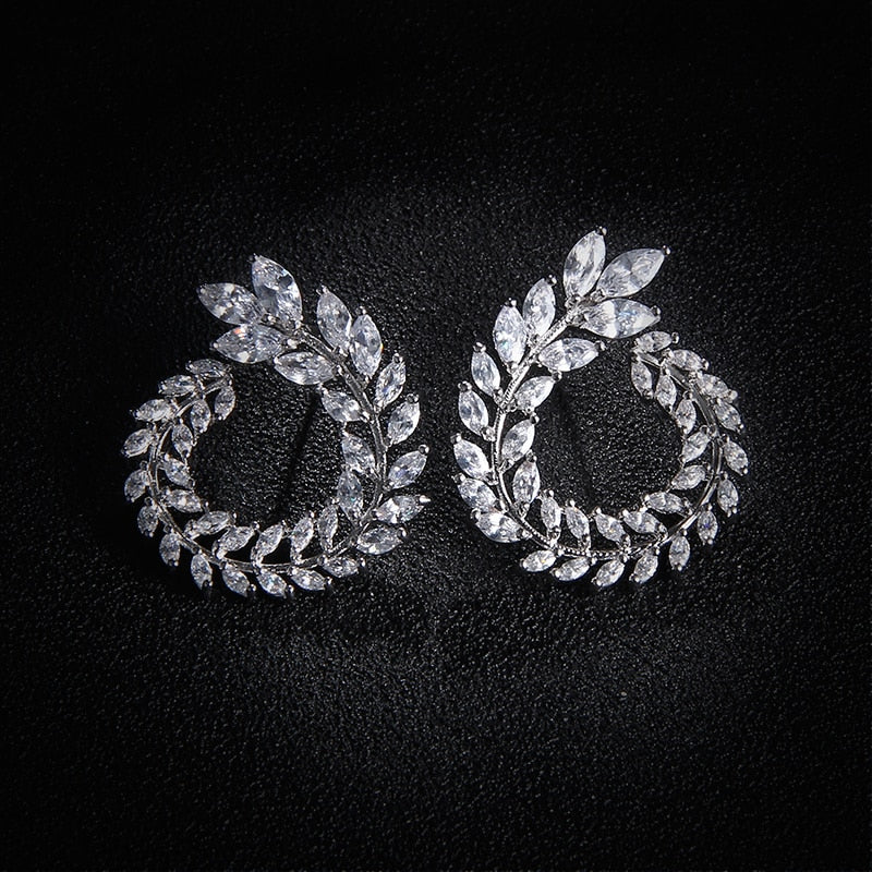 Jewelry set with a leaf motif