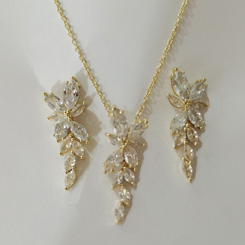 Jewelry set with a leaf motif