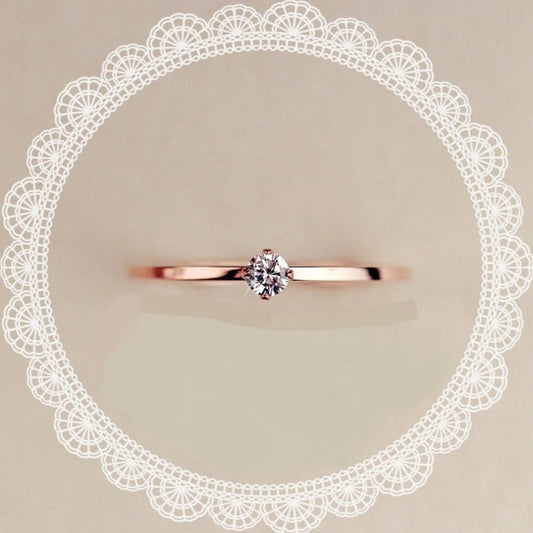 Simple ring with an eyelet